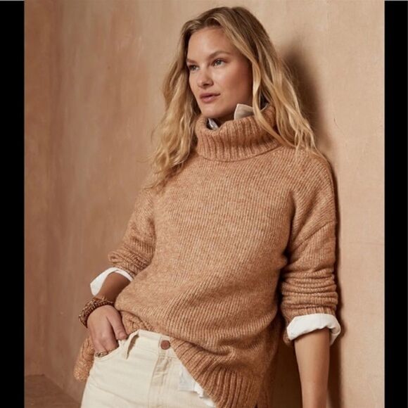 Banana Republic Cozy Oversized Turtleneck Sweater - Picture 1 of 6